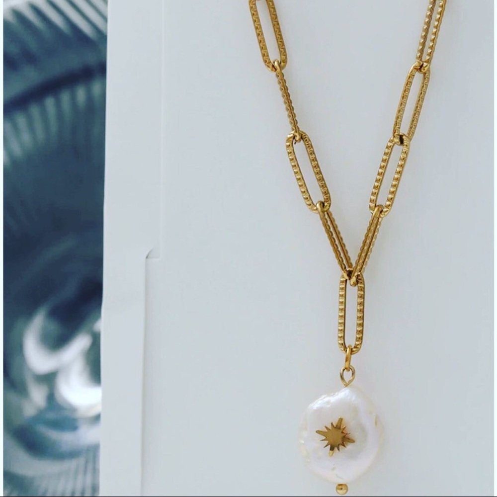 Paperclip Necklace with water pearl.